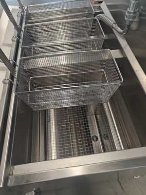 Цифровая компьютерная панель Два горшка Четыре корзины Автоматический глубокий фритюрник Газ открытый глубокий фритюрник